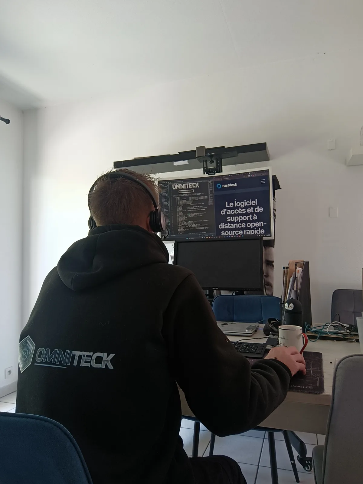 Votre technicien Omniteck en assistance à distance depuis son bureau